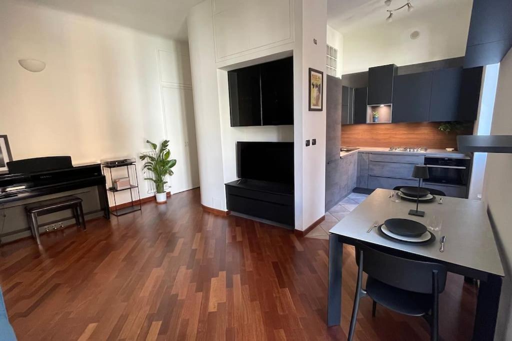 Apartamento "Iris" Milano Lunigiana In Stazione Centrale Exterior foto