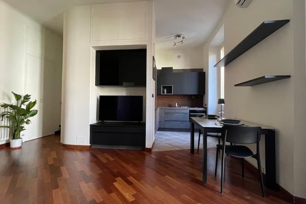 Apartamento "Iris" Milano Lunigiana In Stazione Centrale Exterior foto